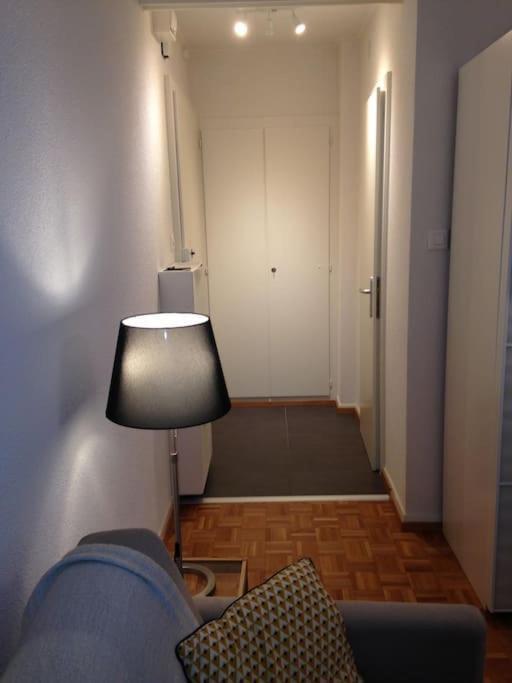 Apartamento Beautiful Studio 2 Minutes From The Train Station Lausana Exterior foto