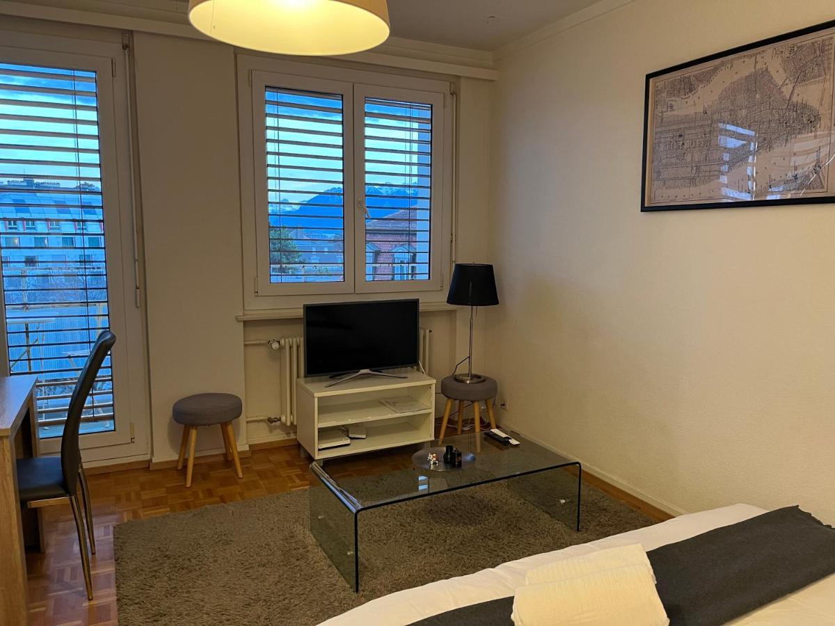 Apartamento Beautiful Studio 2 Minutes From The Train Station Lausana Exterior foto
